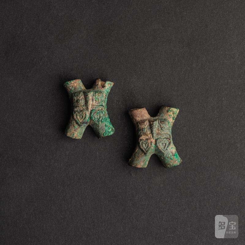 東周 青銅饕餮紋節約（馬具）一對 | PAIRE DE PETITS ORNEMENTS CRUXIFORMES EN BRONZE - 图5
